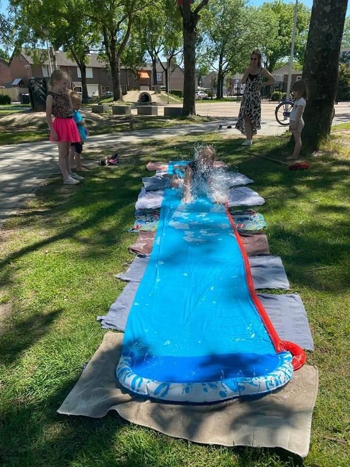 Waterglijbaanactiviteit op de bso