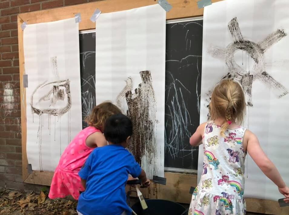 Schilderen met modder bij Zo aan de Riouwstraat