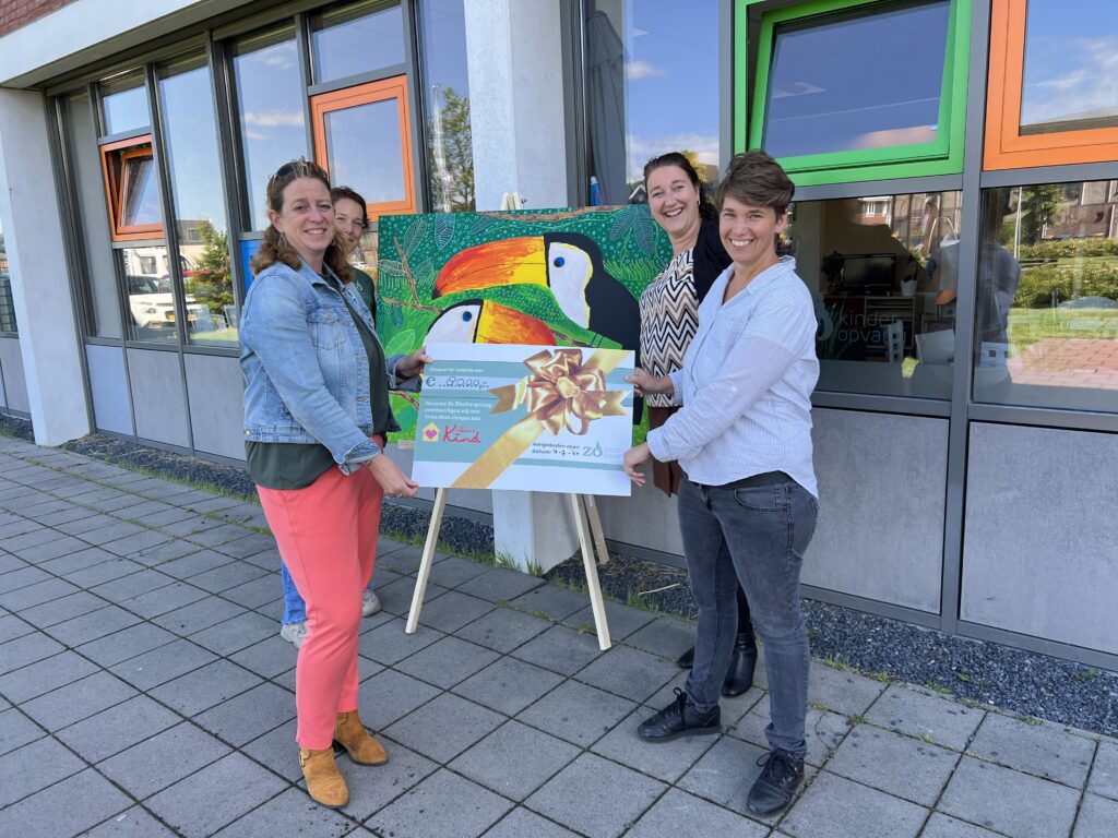 Cheque voor het goede doel Het Vergeten Kind